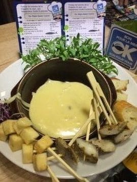 Fondue de tommes de la Chapelle St-Jean, aux maquereaux fumés & pommes