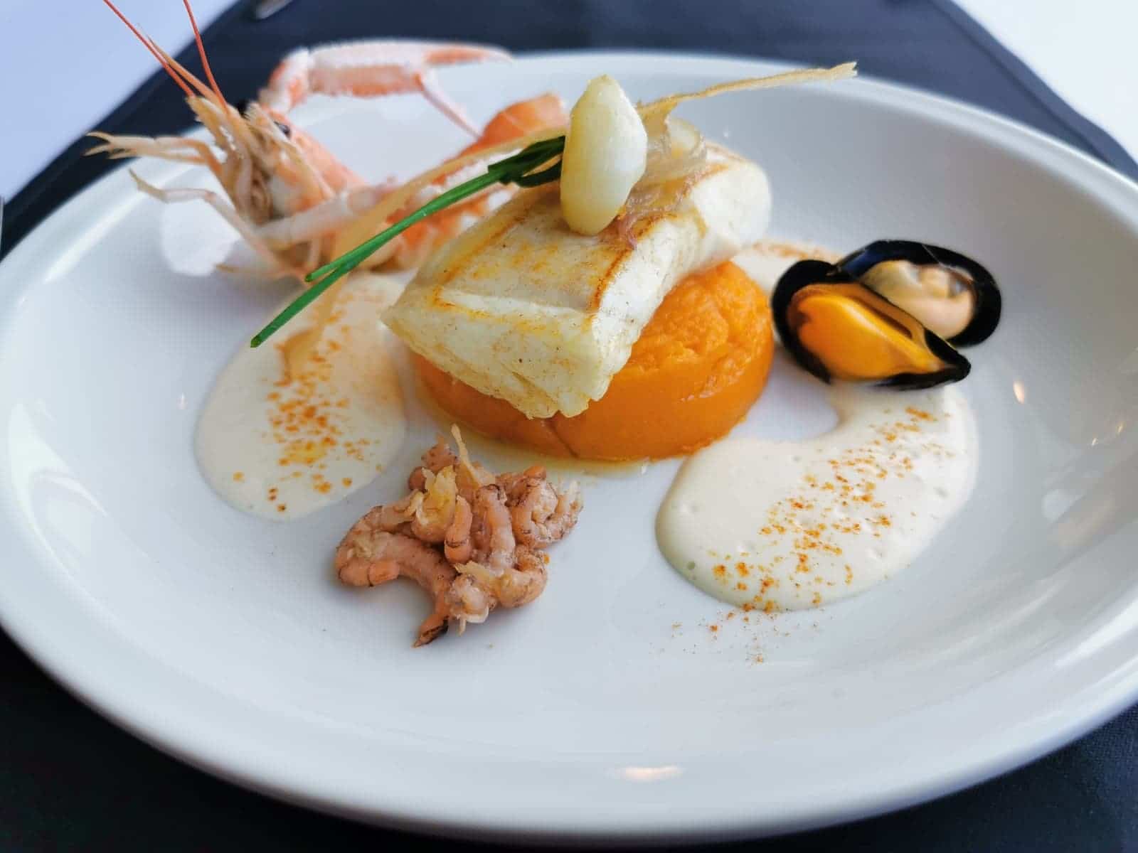 Pavé de Flétan, écrasé de Patate douce, crème aux épices douces